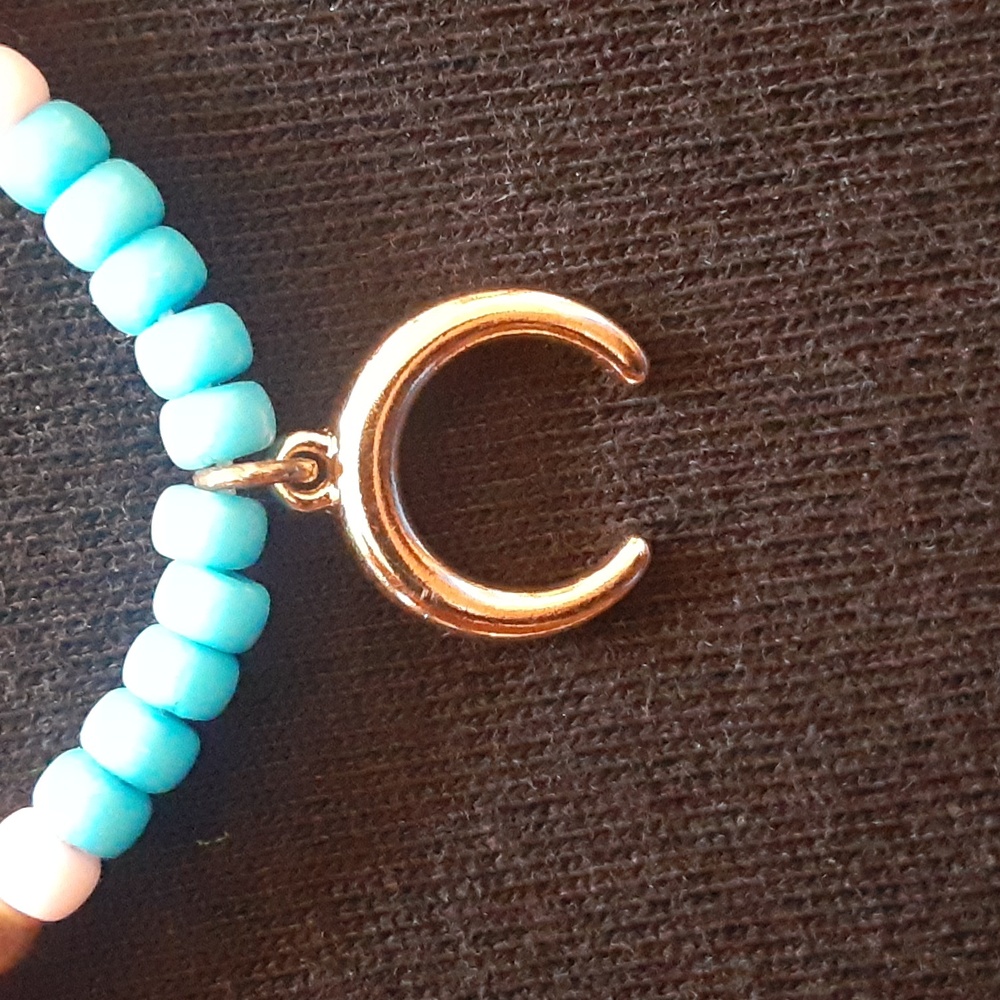 Metal Horseshoe Beaded Necklace - Picture 3 of 6